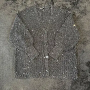 블랙의 라메 믹스 V넥 니트 가디건