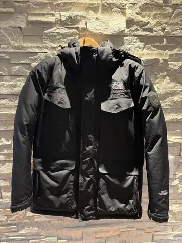 The North Face 블랙 다운 자켓