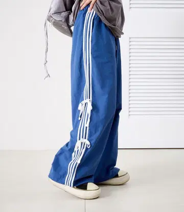 파랑 사이드 스트라이프 와이드 팬츠 사이드 리본 나일론 팬츠