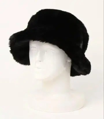 FURLA 블랙 퍼 버킷 햇