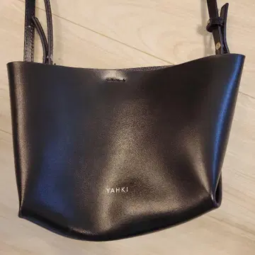 YAHKI 블랙 가죽 숄더백