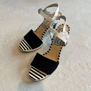 페피타 도로 스트라이프 앵클 스트랩 샌들