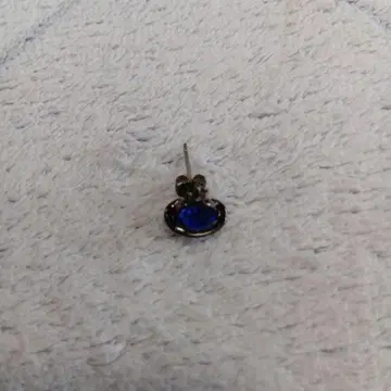 파란 타원형 귀걸이 (한쪽 귀용)