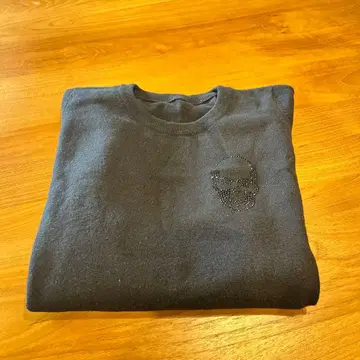 루시앙페라피네 스컬 디자인 비쥬 긴팔 니트