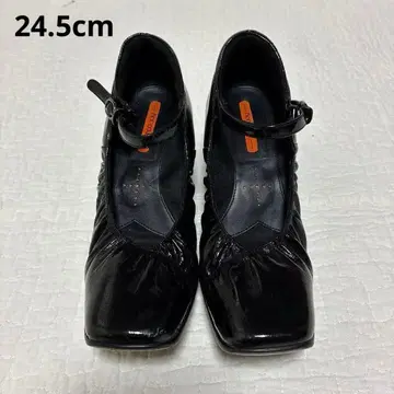 아르코 조이 블랙 스트랩 힐 펌프스