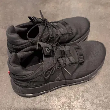 On cloud nova2 all black 25cm