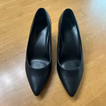 블랙 스틸레토 하이힐