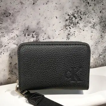 Calvin Klein 스트랩 포함 컴팩트 지갑