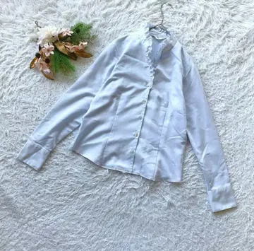 화이트 긴팔 셔츠 버튼 포함