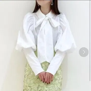 릴리 브라운 볼륨 슬리브 2way 블라우스