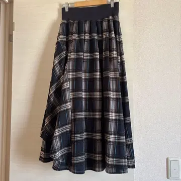 새상품급 가레나 체크 스커트 네이비