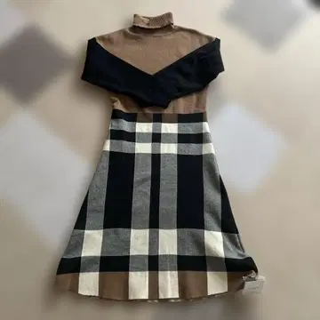 터틀넥 체크 무늬 롱 니트 원피스