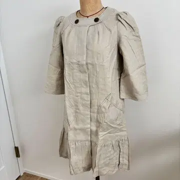 베이지 프릴 퍼프 슬리브 코트 새상품