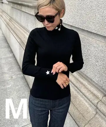 JENNE 별 자수 터틀 니트