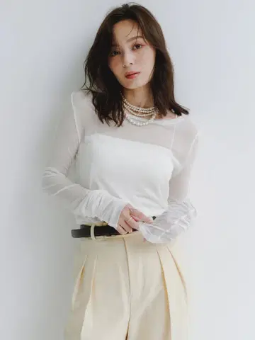 미사용 새상품 아뉴앙스 시어 롱 슬리브 T셔츠 화이트