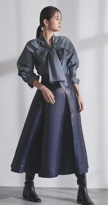 fray i.d 라메 자카드 턱 플레어 스커트