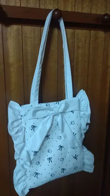 헬로키티 프릴 토트백 캔디스트리퍼