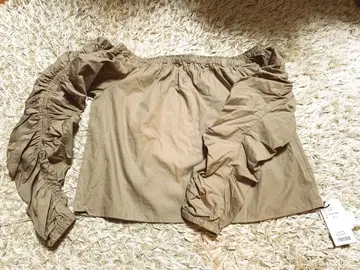 LAGUA GEM 오프숄더 베이지 (택 포함)