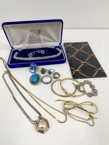 유품 정리 액세서리 목걸이 팔찌 반지 브로치 지갑