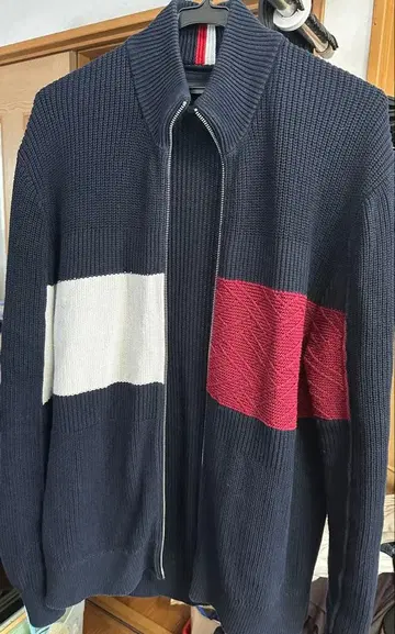 타미힐피거 니트