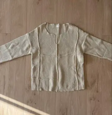 BLAME 크림색 V넥 스웨터