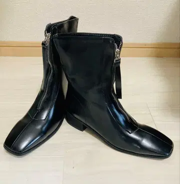 블랙 지퍼 달린 숏부츠