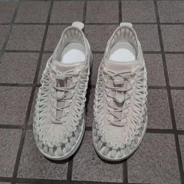 KEEN 화이트 뜨개질 디자인 샌들 26cm