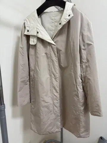 베이지 후드 부착 롱 코트 트렌치코트