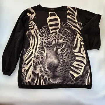 EVEX 레오파드 무늬 블랙 니트 스웨터