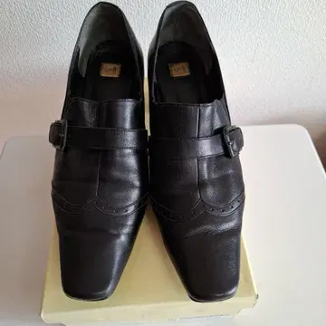 ing 블랙 스트랩 펌프스