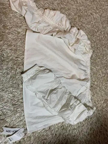 LAGUA GEM 오프숄더 화이트 (택 포함)