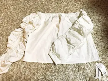 LAGUA GEM 오프숄더 화이트 (택 포함)