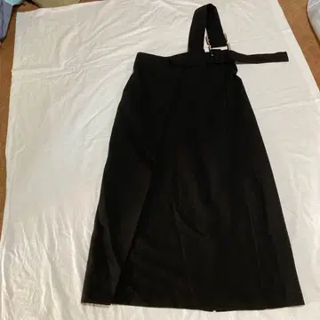 한쪽 서스펜더 블랙 루즈핏 타이트 스커트