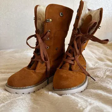 브라운 스웨이드 어그 부츠