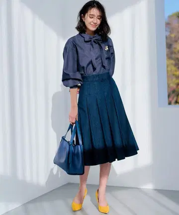 새상품급 쿠미쿄쿠 라이트 데님 플리츠 스커트 롱 기장 데님 플리츠