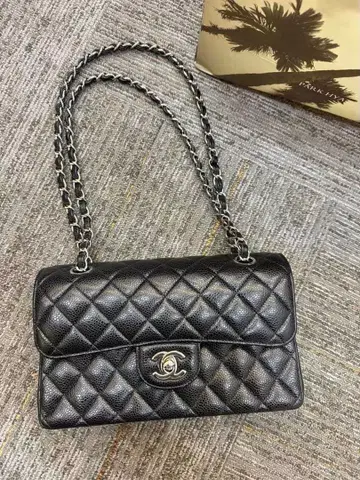 블랙 퀼팅 숄더백