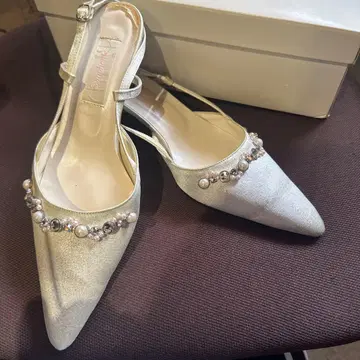 파티 주스 실버 펄 24cm 백 스트랩 펌프스