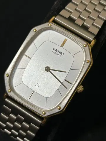 SEIKO 쿼츠 옥타곤 SWISS ACM 손목시계 작동 중