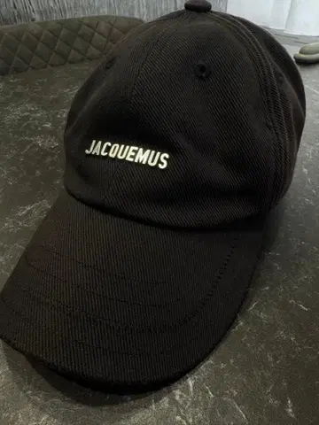 JACQUEMUS 블랙 캡