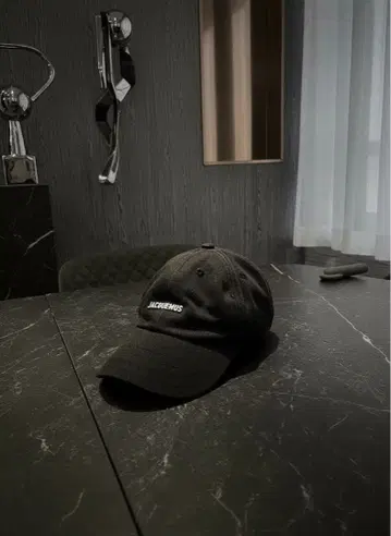 JACQUEMUS 블랙 캡