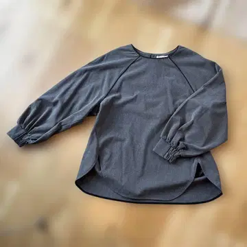 그레이 벌룬 슬리브 셔츠 펠리시모