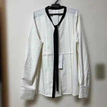 새상품 바이컬러 보타이 블라우스 L