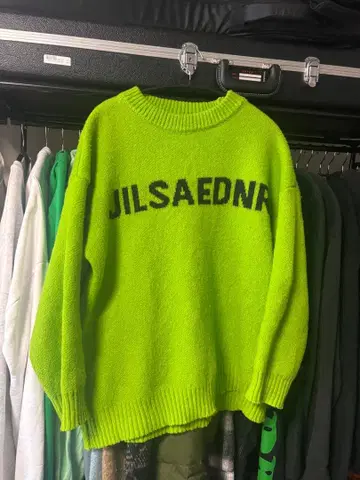 형광 그린 니트 스웨터