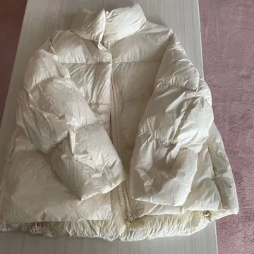 UNIQLO 크림색 다운 자켓