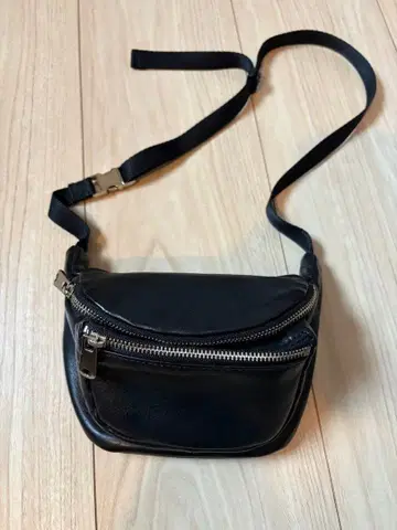 [STUDIOUS] 컴팩트 가죽 힙색 사코슈