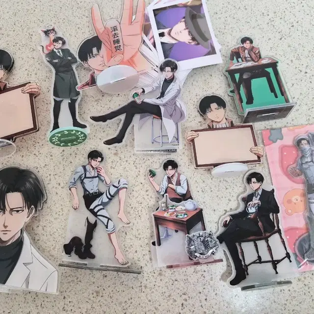 진격의 거인 리바이 아크릴 스탠드 굿즈 개당 8천원