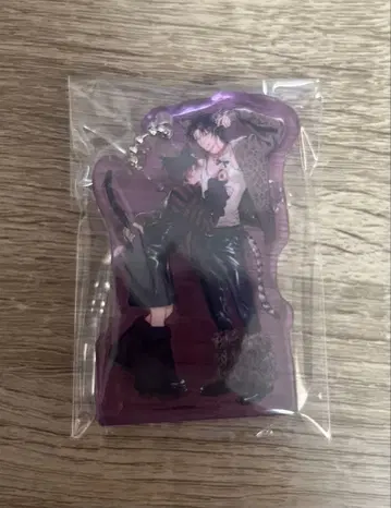 PUNKS TRIANGLE BL 어워드 2024 스탠드 카라 아크링 키링