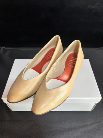 fitfit 베이지 V컷 디자인 펌프스