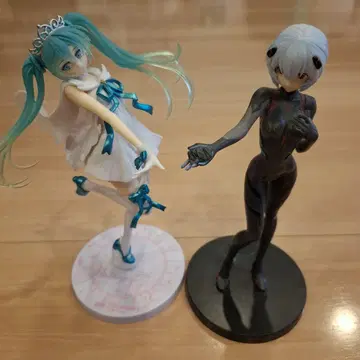 2점 세트 피규어 하츠네 미쿠, 아야나미 레이