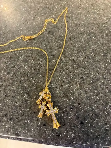 라크리스 크로스 목걸이